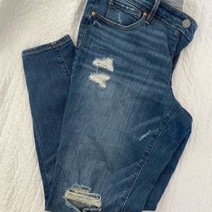 In great condition, Loft stretchy skinny jeans with rips in the perfect places.